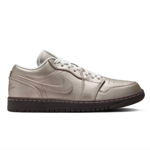 NEW Wmns Air Jordan 1 Low SE Metallic Zinc, Size: W9 / M7.5 - Picture 1 of 9